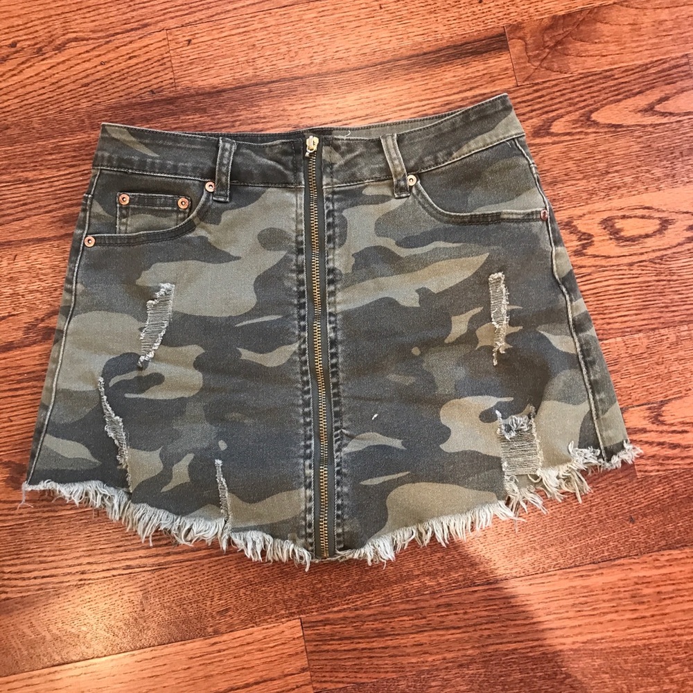 Trendy army jean skirt !